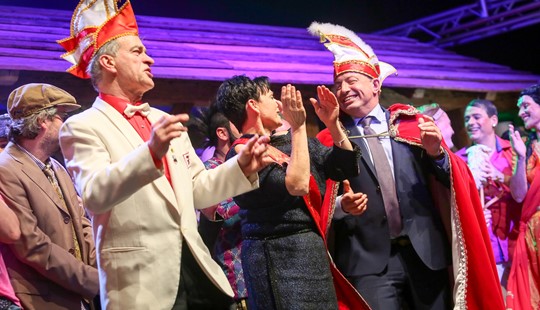 DZ2A8523 B Medium300