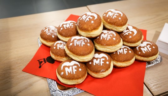 DZ2A8523 B Medium300